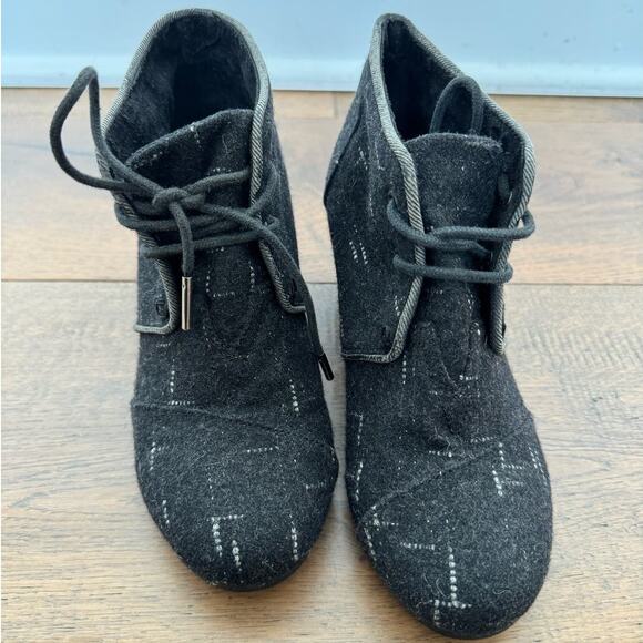 TOMS Desert Wedge Heel Lace Up Dressy Ankle Booties Black Women's Size 5.5 - Picture 2 of 6